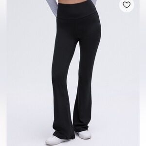 Lululemon Groove Nulu Super-High-Rise Flared Pant (size 6)